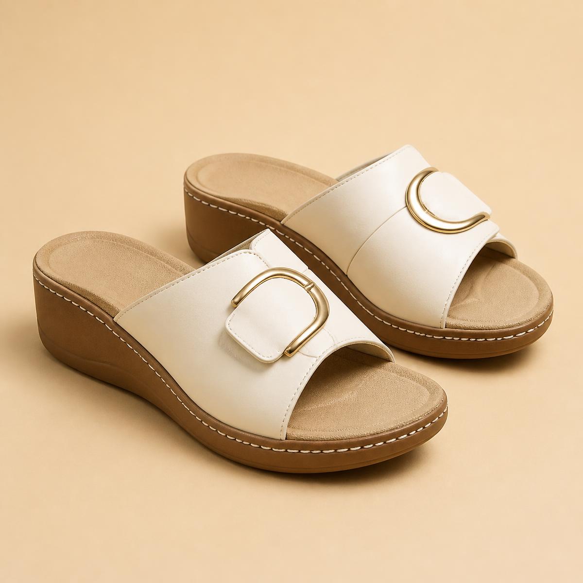 Florana Sandalen in Creme-Weiß mit goldener Schnalle